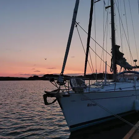 Liveaboard Sailing Tour In Islands Úszó hotel